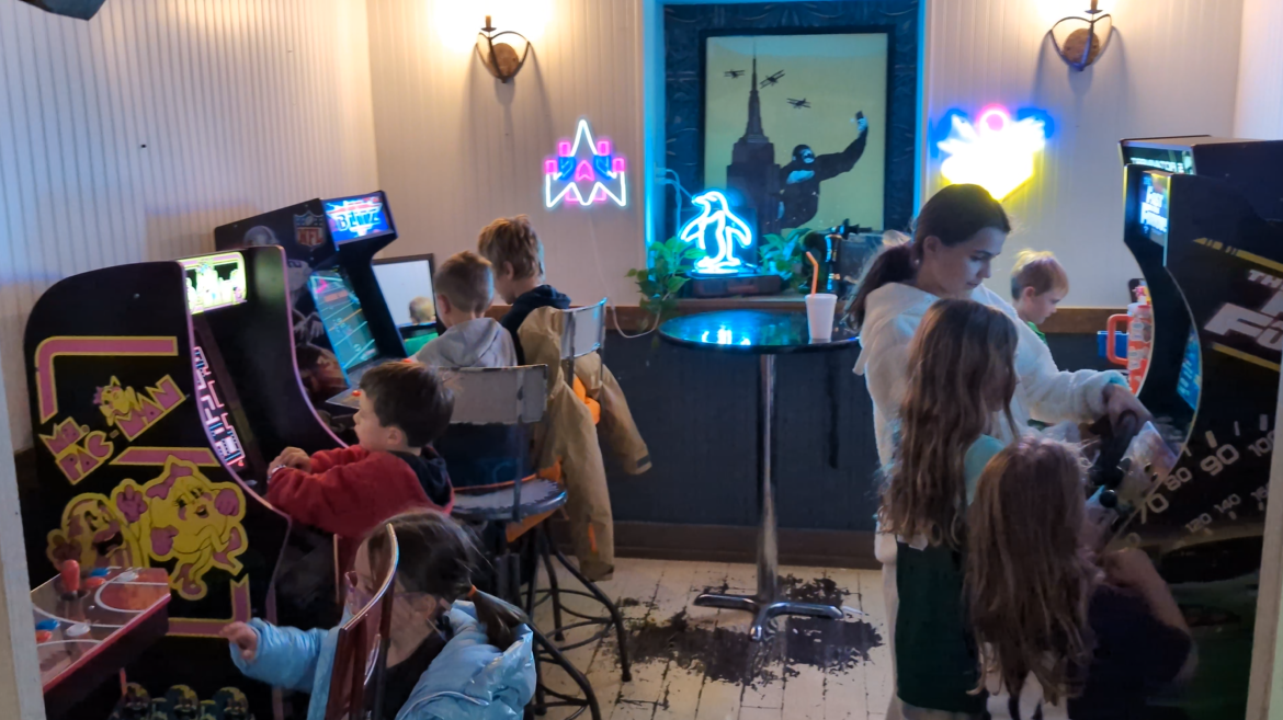 Arcade with kids playing